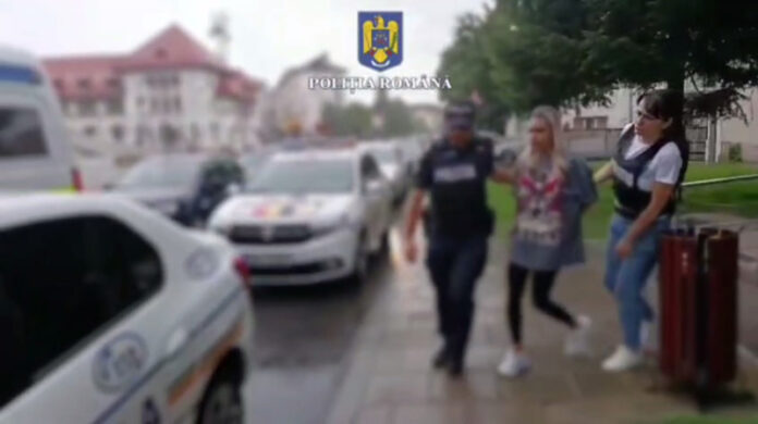 Patru tineri puși sub control judiciar pentru acuzații de cămătărie și șantaj