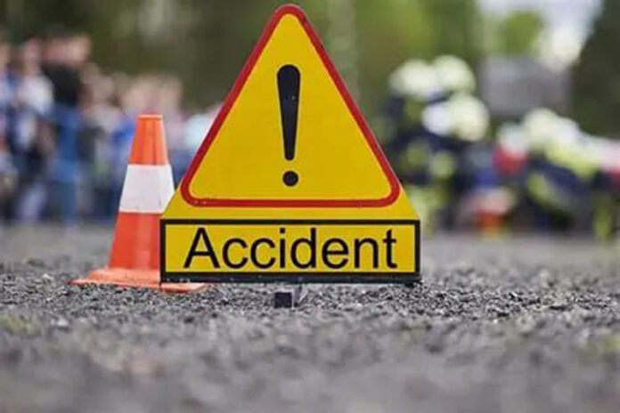 Accident în Târgu-Jiu: ATV lovit de mașină, două persoane rănite
