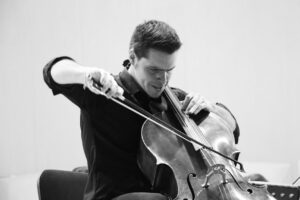 Violoncelist bulgar într-un concert dirijat de Cristian Oroșanu