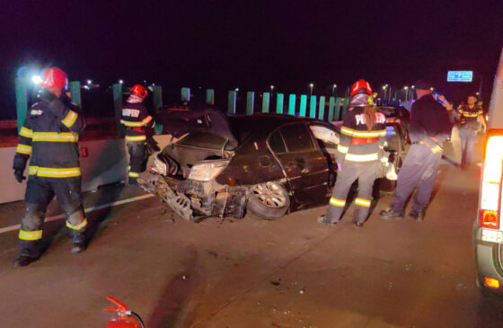 Accident pe D.N.5 D: un tânăr rănit în coliziune cu balustrada