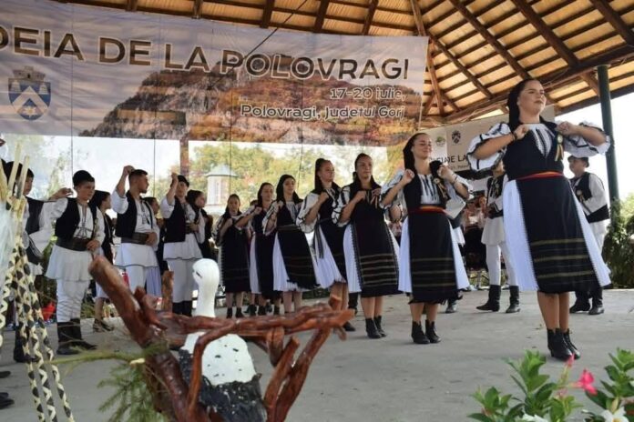 Folclorul românesc strălucește în Italia: Polovragi la festivalul internațional