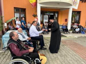 Arhiereul Timotei Sătmăreanul vizitează un cămin de bătrâni din Maramureș