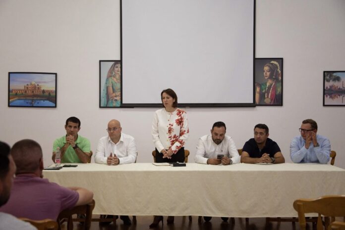 Gorjul îmbrățișează un nou sistem de salubrizare cu distribuirea pubelelor