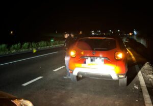 Incident pe DN 1: autoturism fumegând oprit de jandarmi