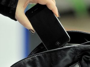 Furt de telefoane mobile și portofel la un spital din Baia Mare