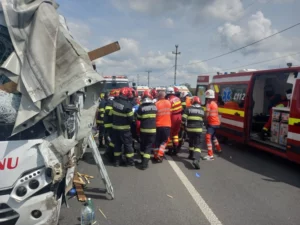 Accident grav cu autobuz Transbus Codreanu în Lețcani, 13 victime, dintre care una cu amputație