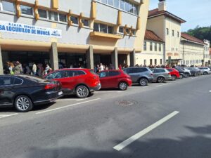 Aproape o mie de brașoveni și-au căutat astăzi un loc de muncă