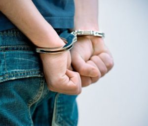 Bărbat arestat preventiv pentru uciderea unui câine prin spânzurare