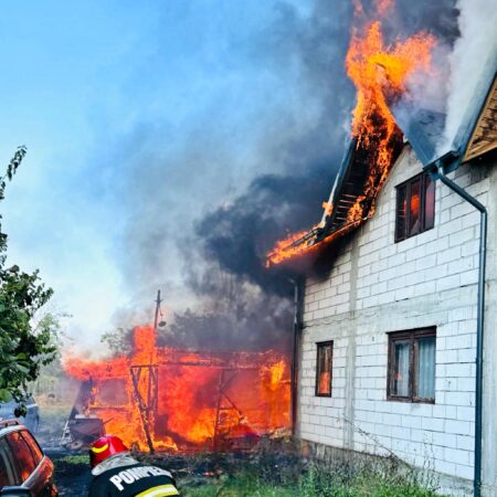 Incendiu devastator într-o gospodărie din Bolintin Vale: pompierii intervin rapid