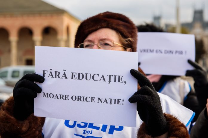 Profesorii din România își anunță protestele săptămânale împotriva măsurilor guvernamentale