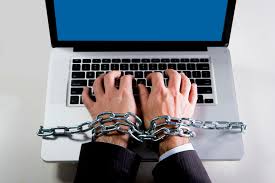 Amenințări cu moartea pe internet: un bărbat reținut în comuna Stejari
