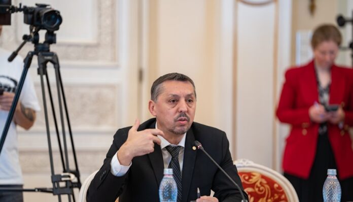 Controverse in educație: măsurile lui Bolojan atrag critici severe