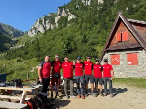 Salvamontiștii din Brașov îmbunătățesc traseele montane din Bucegi