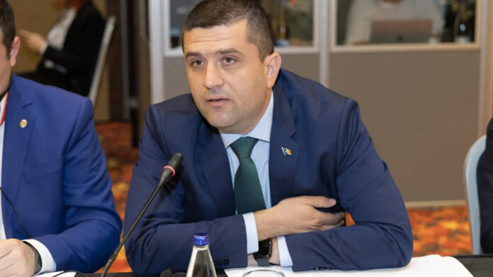 Radu Miruță își anunță angajamentul după numirea ca ministru