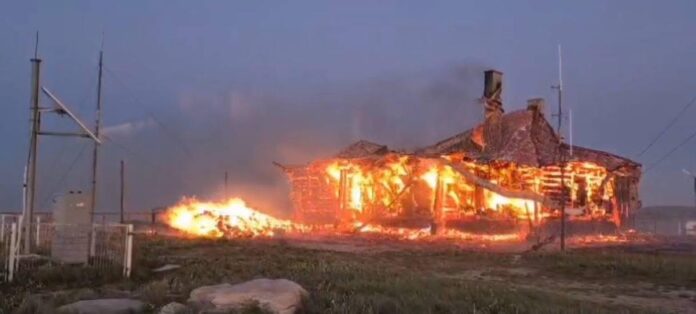 Incendiu devastator pe Vârful Vlădeasa: stație meteorologică distrusă