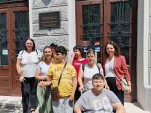 Descoperiri culturale: Asociația Esperando vizitează muzee din Maramureș
