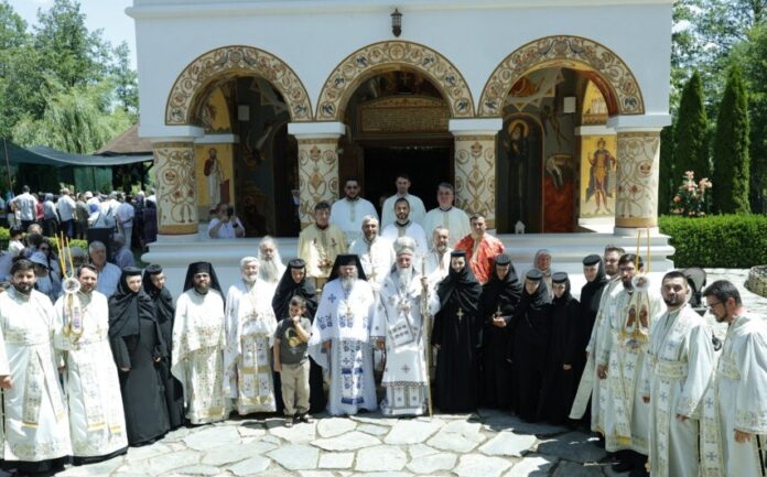 O liturghie specială la Mănăstirea Icoana: sărbătoarea nașterii Sf. Ioan Botezătorul