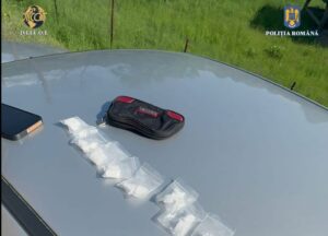 Femeie reținută de DIICOT cu cocaină obținută de la o bunicuță de 82 de ani