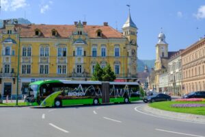 Comportament inadecvat al unui șofer RATBV în Brașov, surprins în video