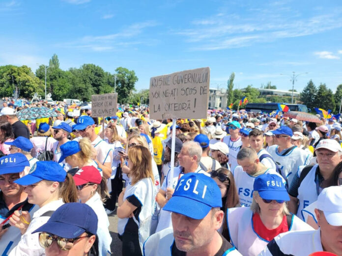 Profesorii amenință cu proteste masive în fața noilor măsuri guvernamentale