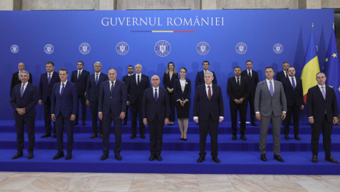 Românii își exprimă neîncrederea în gestionarea taxelor de către guvernul Bolojan