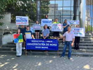 Studenții din Baia Mare protestează împotriva tăierii burselor