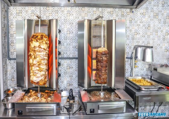 Savurează kebabul tău preferat livrat la ușa ta