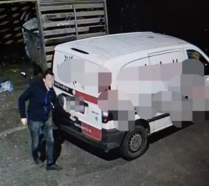 Brașoveni surprinși aruncând moloz la platformele de deșeuri menajere