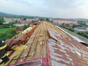 Vremea extremă provoacă daune în Ulmeni: detalii despre pagubele aduse de furtună