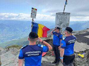 Drapelul Național, sărbătorit la altitudini impresionante în Munții Rodnei