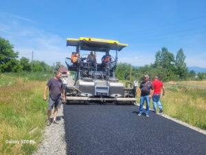 Proiect de asfaltare în Lăpușel: primele etape în derulare
