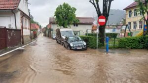 Inundațiile din Șchei afectează circulația autobuzelor în Brașov