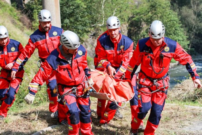 Salvatorii montani sărbătoresc cu reducerea veniturilor
