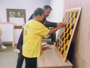 Șahul, un joc cu multiple beneficii pentru tinerii cu dizabilități