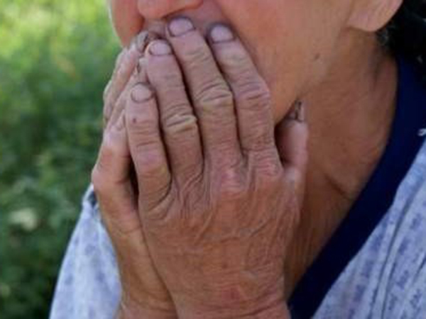 Conflict familial brutal: o bătrână din Glogova ajunge la spital după o agresiune