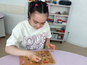 Karina și puterea poveștilor de viață la Centrul Luchian