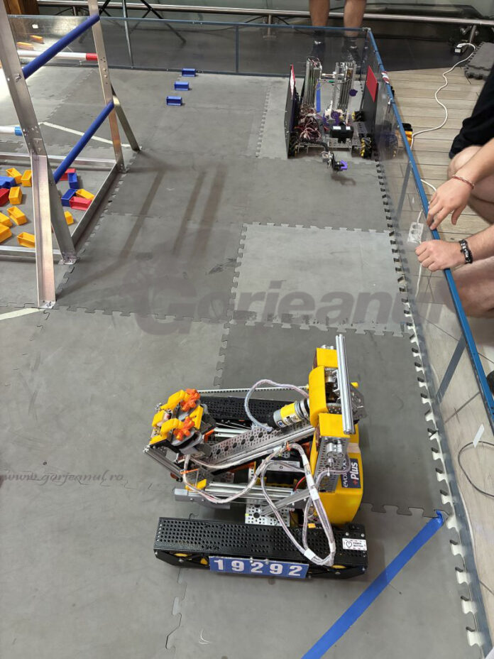 Competiție de robotică captivantă la mall-ul din Târgu Jiu