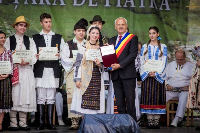 Larisa Cârlugea câștigă un nou trofeu la festivalul de folclor din Abrud