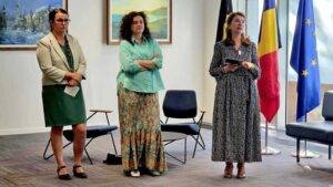 Expoziția „Amprente și paradigme” aduce arta Mariei Mariș Dărăban la Bruxelles
