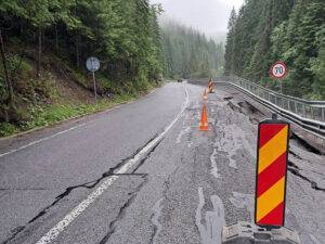Restricții de circulație pe DN 18 din cauza deteriorării zidului de sprijin