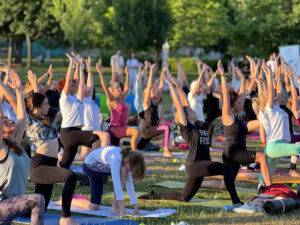 Eveniment inedit în Baia Mare: yoga și film pentru prevenirea consumului de droguri