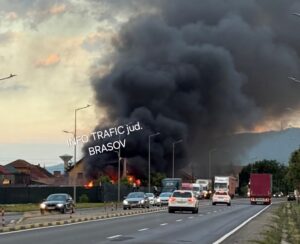 Incendiu devastator pe DN 1: flăcări amenință casele din Ghimbav