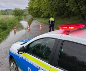 Drumuri închise și restricții în județul Brașov din cauza inundațiilor