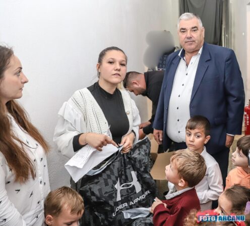 Gheorghe Breazu, primarul comunei Putineiu, aduce bucurie copiilor înainte de 1 Iunie