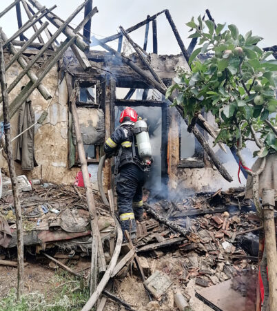 Incendiu devastator într-o locuință din Gogoșari