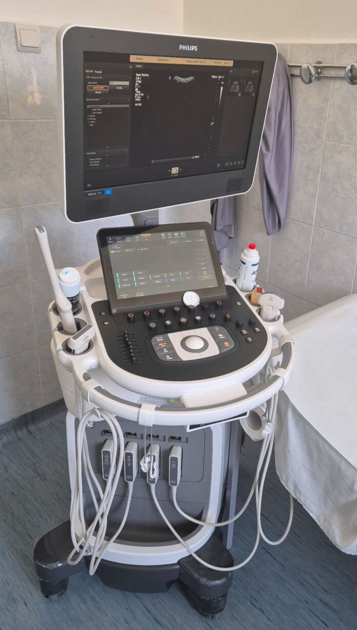 Căpreni beneficiază de un nou ecograf modern pentru servicii medicale de calitate