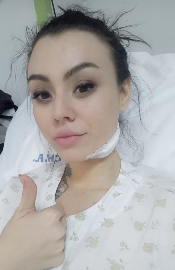 O tânără din Târgu Jiu luptă pentru viață împotriva unei boli rare