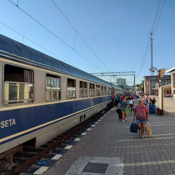 Românii se pregătesc pentru creșterea tarifelor la biletele de tren