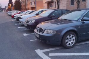 Brașov: parcările de reședință din Bartolomeu revin în atenția locuitorilor
