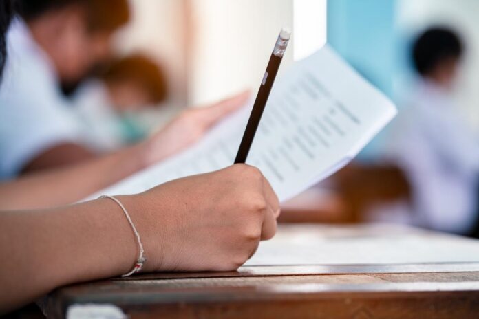 Elevi de excepție din Gorj obțin media maximă la Evaluarea Națională